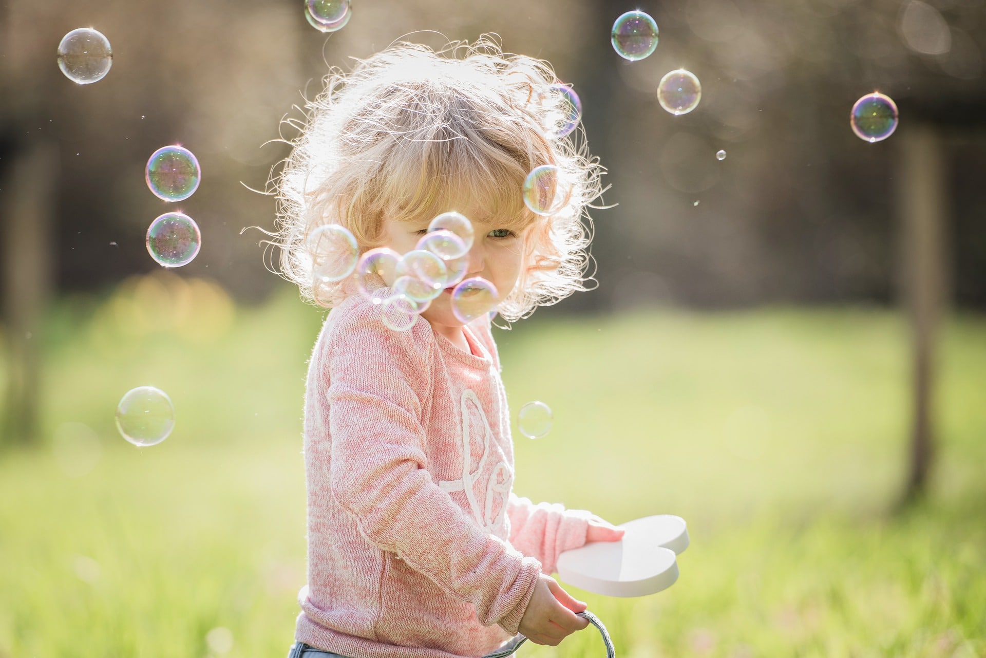 Фото детей с мыльными пузырями